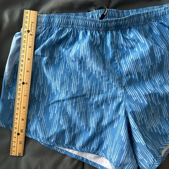 Nike Dri-Fit Women’s Athletic Shorts size Medium - Picture 2 of 4